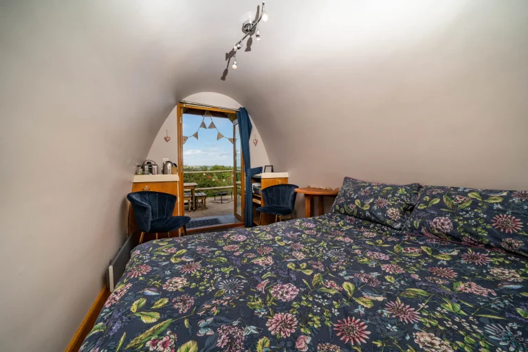 Dog friendly Bluebell Pod, stunning panoramic views near Ashbourne, Peak District